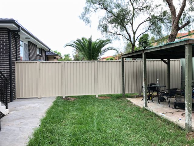 Colorbond single gate built alongside a new Colorbond fence
