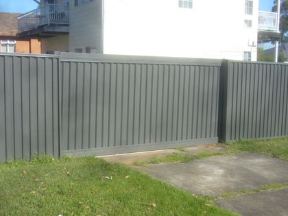 Sliding gate